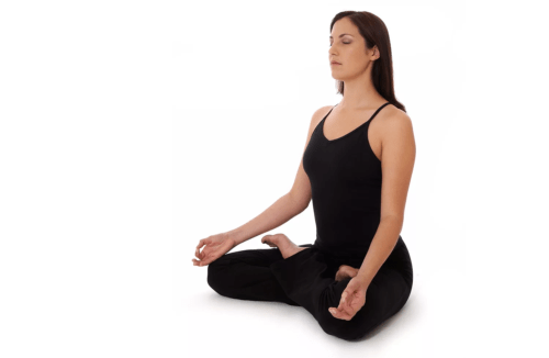 йога для начинающих Сидячая со скрещенными ногами - Сукхасана