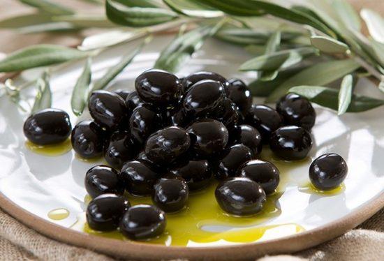 черные оливки (маслины) для полезного салата