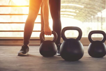 4 упражнения с гирей для роста мышц и функциональной силы