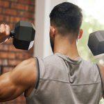 Мощные плечи без боли в суставах: тренировка с суперсетом