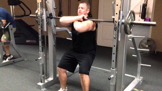 фронтальные приседы в тренажере Смита