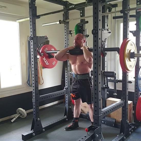 приседание с безопасным грифом Хэтфилда хорошие результаты